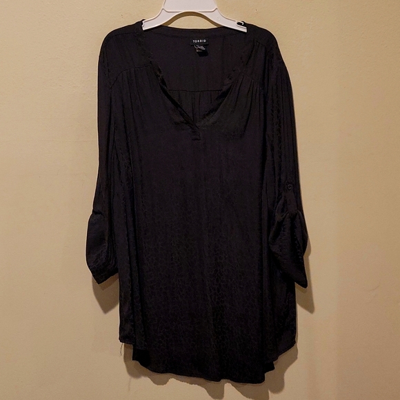 torrid Tops - Torrid jacquard satin roll sleeve blouse size 2